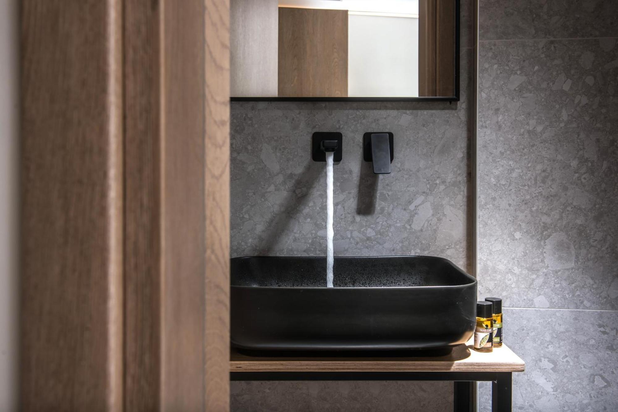 King'S Blue , Superior Downtown Loft , No Lift Apartment Heraklion  Bagian luar foto