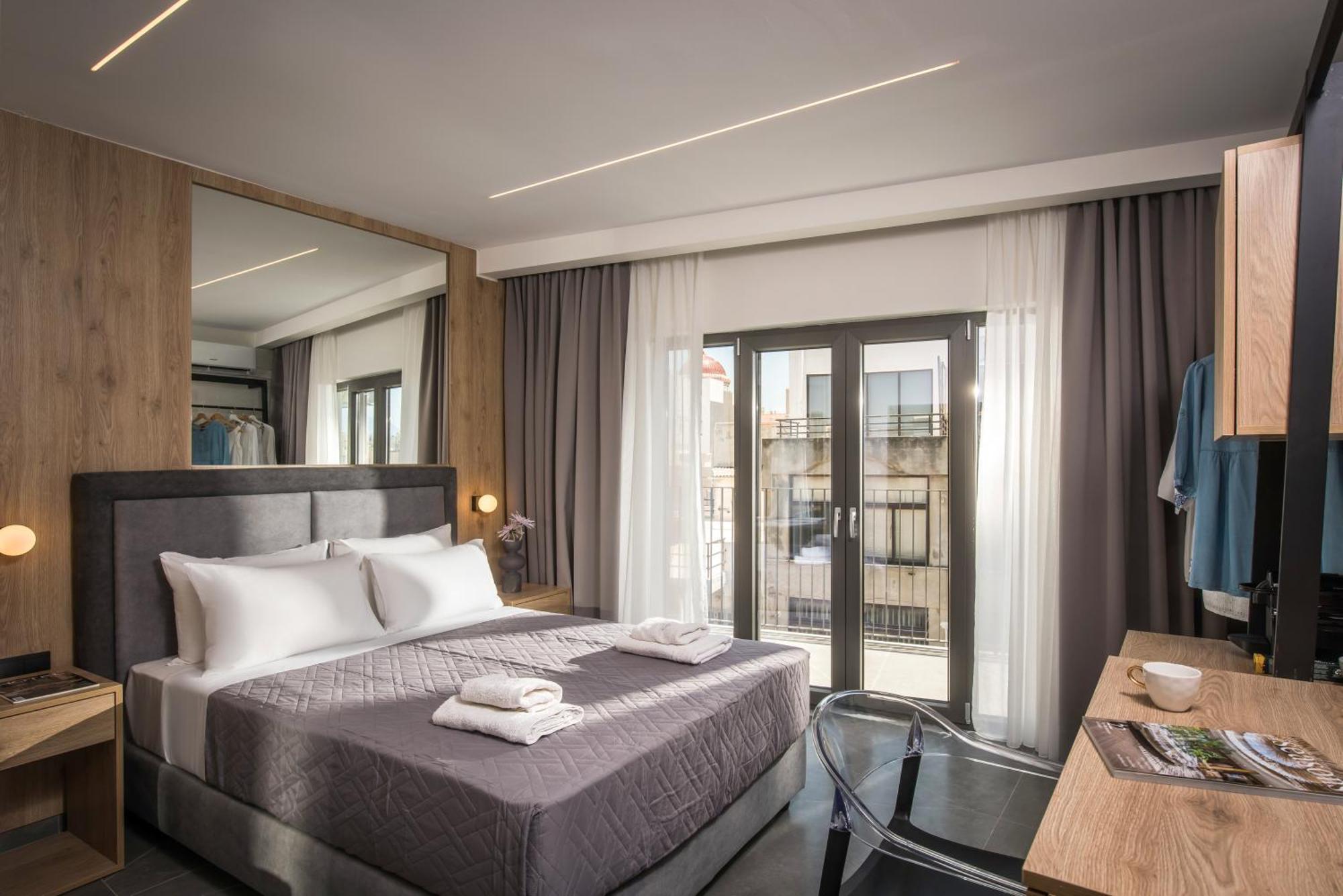 King'S Blue , Superior Downtown Loft , No Lift Apartment Heraklion  Bagian luar foto